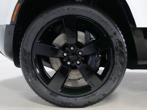 New 2026 Land Rover Defender 110 X-Dynamic SE image 9