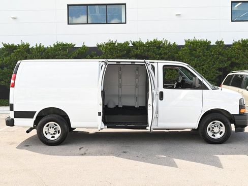 Used 2022 Chevrolet Express 3500 Extended w/ Driver Convenience Package RWD image 8