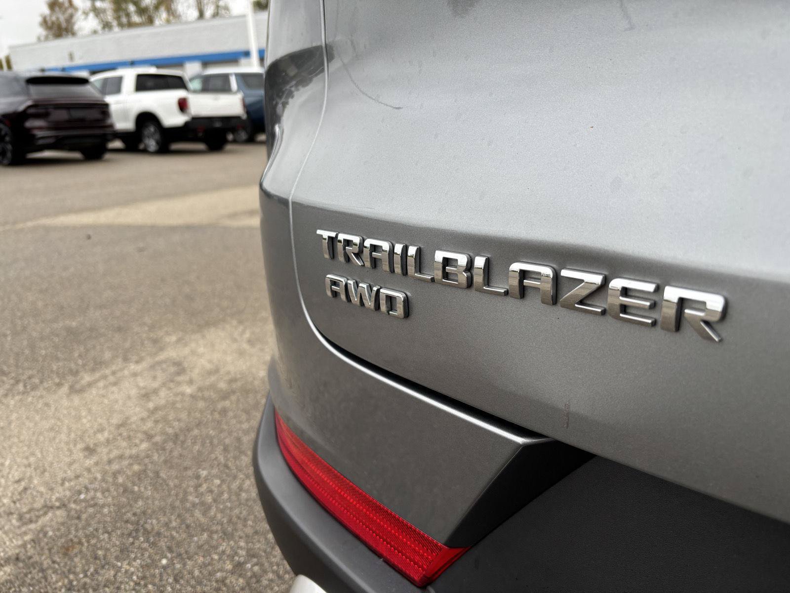 Used 2023 Chevrolet TrailBlazer LT w/ Convenience Package AWD/4WD image 12