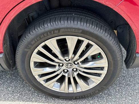 Used 2022 Toyota Venza Limited w/ Advanced Technology Package image 20