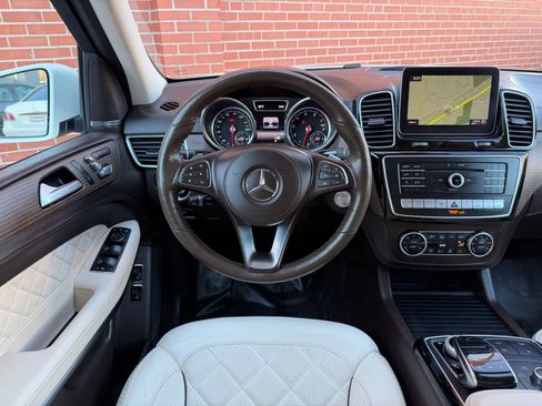 Used 2018 Mercedes-Benz GLS 550 4MATIC image 9
