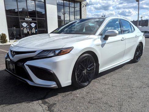 Used 2022 Toyota Camry XSE image 3