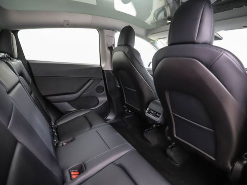 Used 2021 Tesla Model Y Long Range image 24