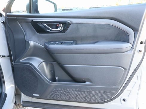 Used 2025 Subaru Forester Touring image 9