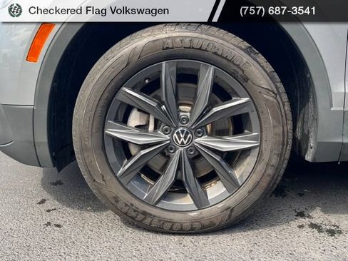 Used 2024 Volkswagen Tiguan SE AWD/4WD image 5