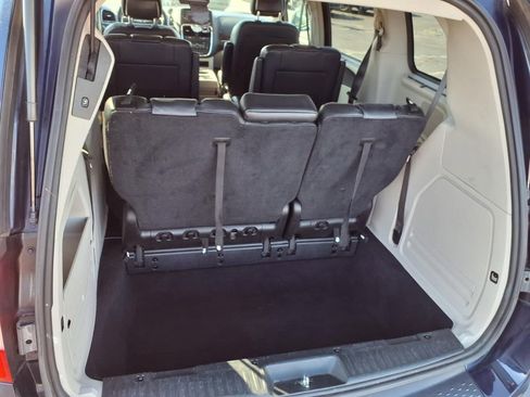 Used 2016 Chrysler Town & Country Touring w/ Driver Convenience Group FWD image 26