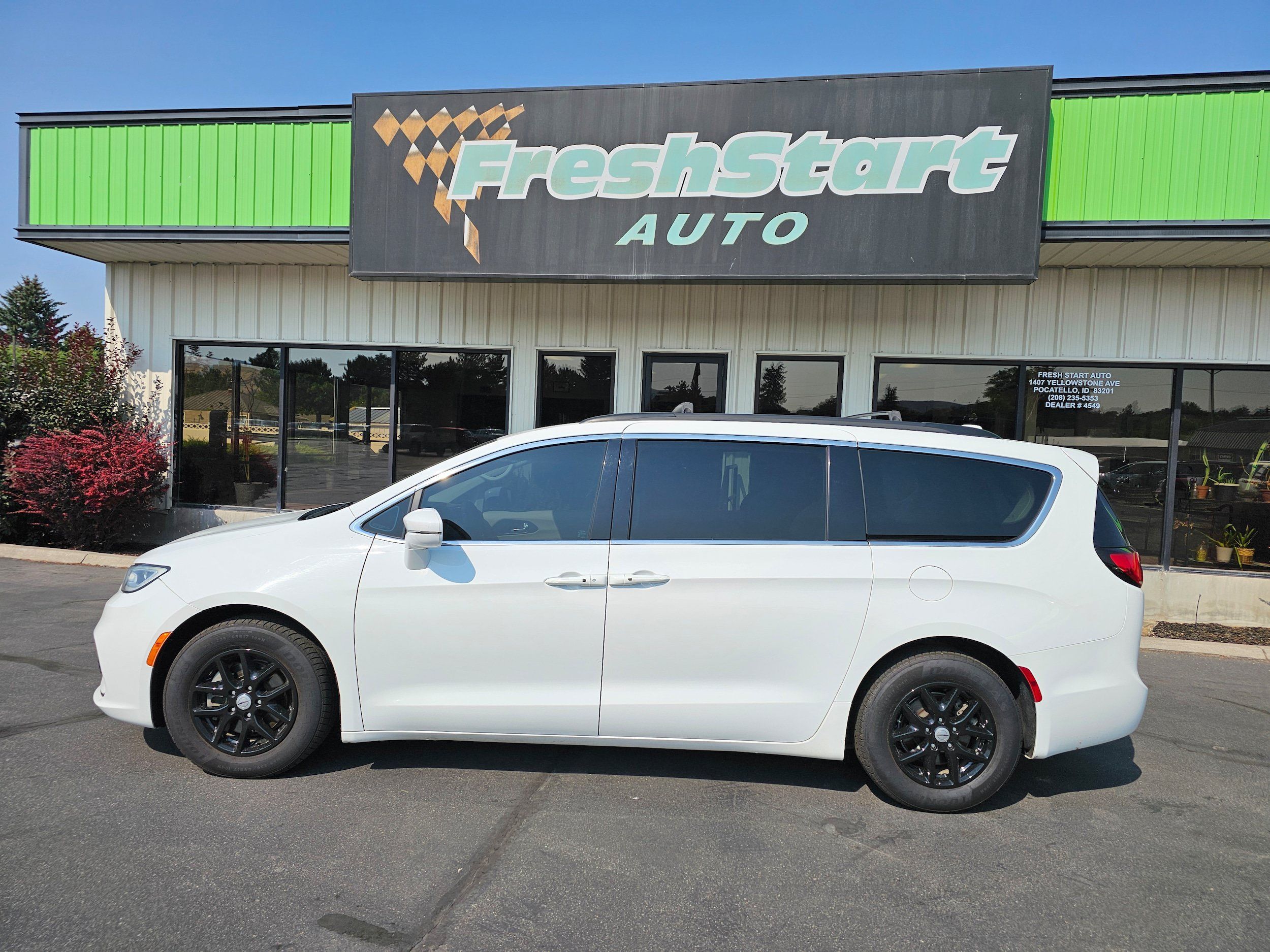 Used 2022 Chrysler Pacifica Touring-L FWD image 1