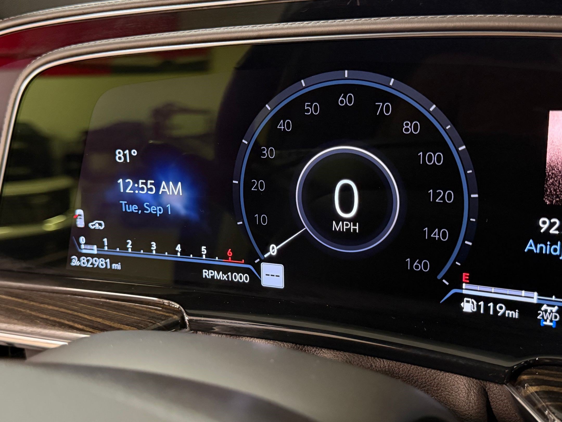 Used 2021 Cadillac Escalade ESV Premium Luxury w/ Driver Assist Tech Package AWD/4WD image 32
