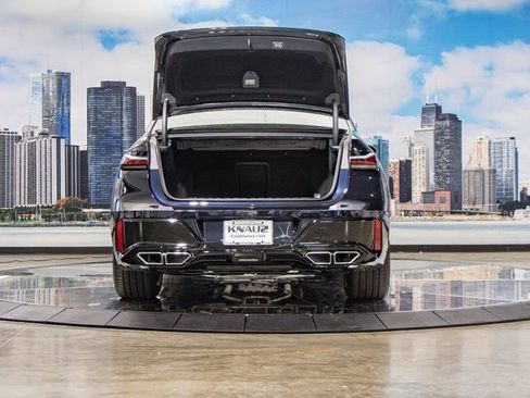 Used 2025 BMW 760i xDrive w/ Premium Package image 12