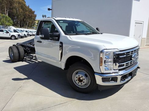 New 2026 Ford F350 XL w/ XL Chrome Package image 4