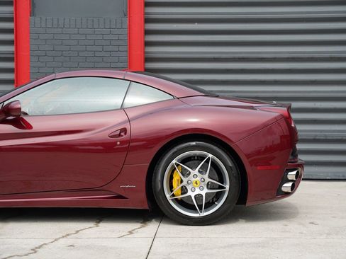 Used 2010 Ferrari California RWD image 10