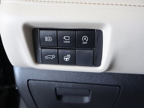 Used 2023 Toyota Highlander Limited image 17