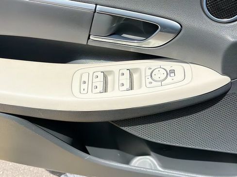 Used 2023 Hyundai Sonata SEL w/ Preferred Accessory Package FWD image 17