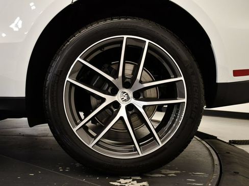 Certified 2026 Porsche Macan Turbo AWD/4WD image 17