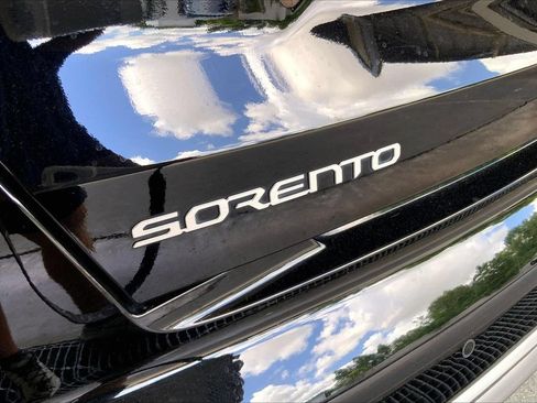 Used 2023 Kia Sorento S w/ Panoramic Sunroof Package FWD image 7