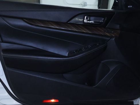 Used 2017 Nissan Maxima Platinum w/ Interior Lighting Package image 13