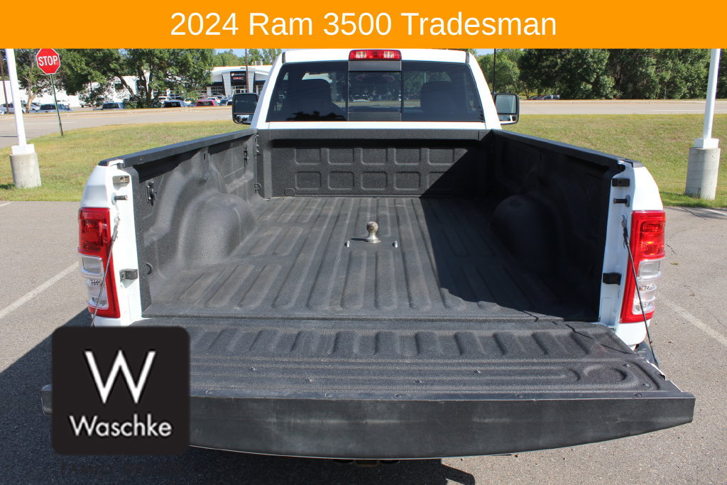 Used 2024 RAM 3500 Tradesman w/ Snow Chief Group AWD/4WD image 9