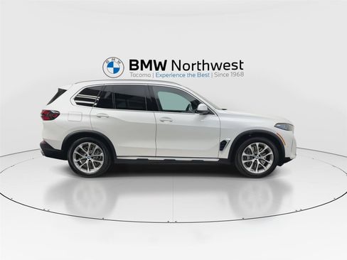 New 2026 BMW X5 xDrive50e w/ Climate Comfort Package AWD/4WD image 4