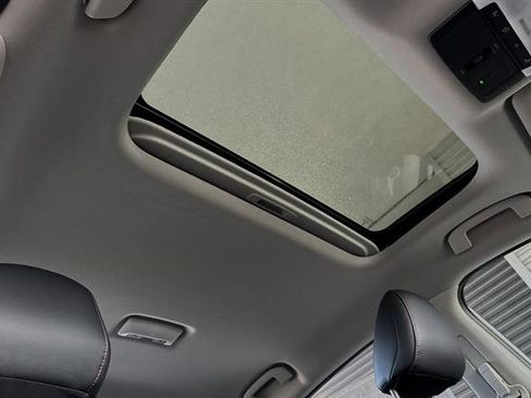 New 2025 Nissan Sentra SR image 13