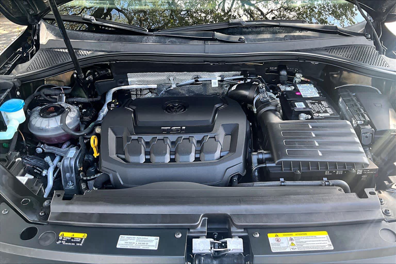 Used 2022 Volkswagen Tiguan SE w/ Panoramic Sunroof Package FWD image 30