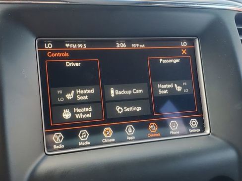 Used 2019 Jeep Grand Cherokee Laredo image 25