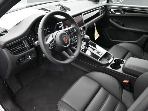 New 2026 Porsche Macan image 12