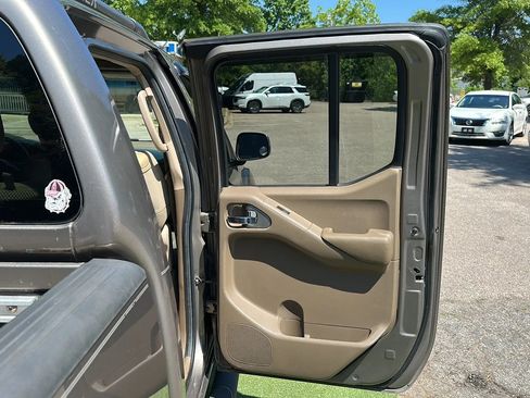 Used 2005 Nissan Frontier LE w/ (J01) Sunroof Pkg RWD image 19