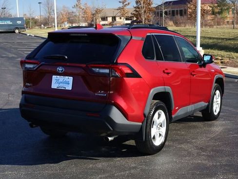 Used 2019 Toyota RAV4 LE image 4