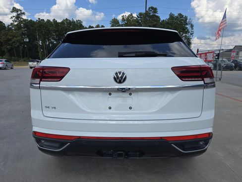 Used 2021 Volkswagen Atlas Cross Sport SE w/ Panoramic Sunroof Package image 15
