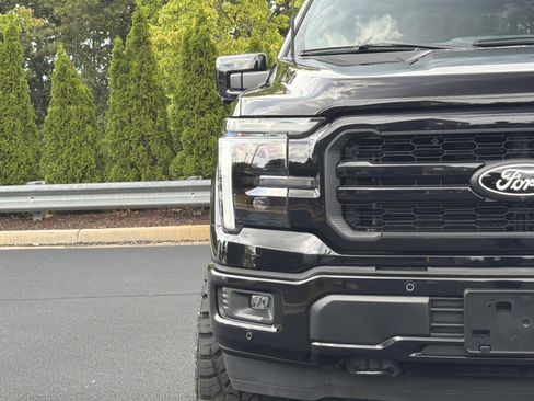Used 2025 Ford F150 Lariat AWD/4WD image 19