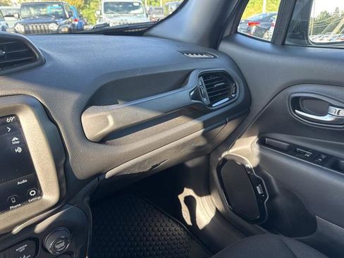 Used 2022 Jeep Renegade Altitude w/ Convenience Group image 14