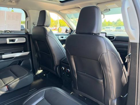 Used 2024 Ford Explorer Limited w/ Equipment Group 301A RWD image 29