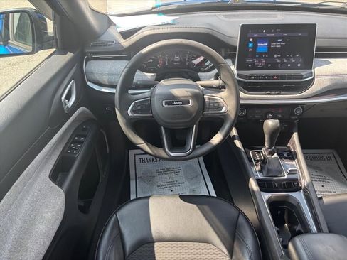 Used 2023 Jeep Compass Latitude AWD/4WD image 3