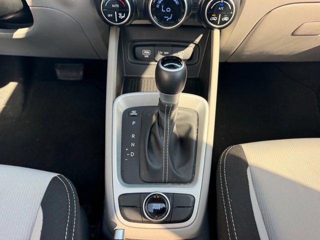 Used 2024 Hyundai Venue SEL FWD image 15