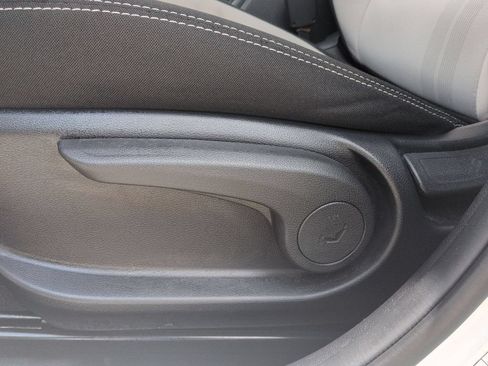 Used 2025 Hyundai Venue SEL FWD image 14