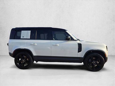 Used 2023 Land Rover Defender 110 S AWD/4WD image 4