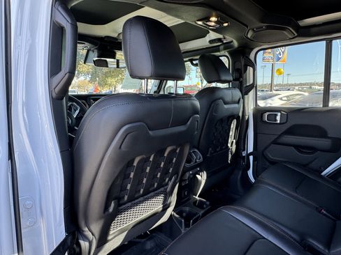 Used 2023 Jeep Gladiator Mojave w/ Cold Weather Group image 12