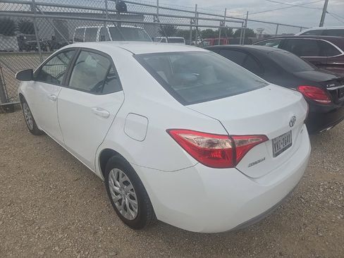 Used 2018 Toyota Corolla LE w/ Carpet Mat Package (TMS) FWD image 2