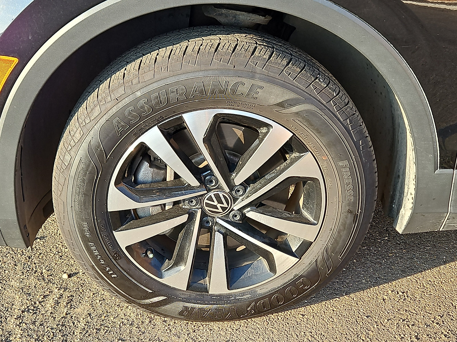 Certified 2024 Volkswagen Tiguan S AWD/4WD image 2