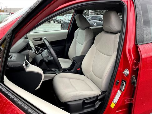 Used 2023 Toyota Corolla Cross LE image 10