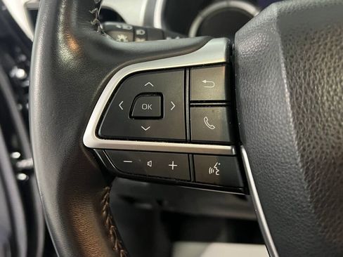 Used 2023 Toyota Highlander XLE image 12