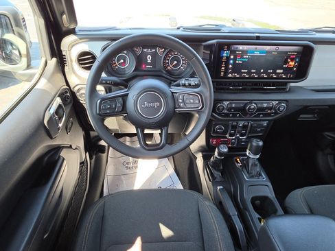 Used 2025 Jeep Wrangler Unlimited Sport AWD/4WD image 27