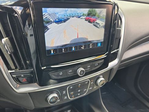 Used 2023 Chevrolet Traverse LT FWD image 23