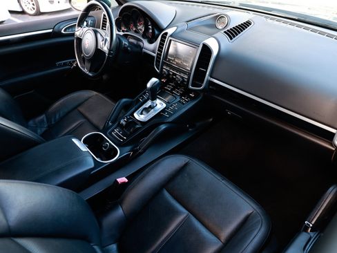 Used 2014 Porsche Cayenne Platinum Edition image 19