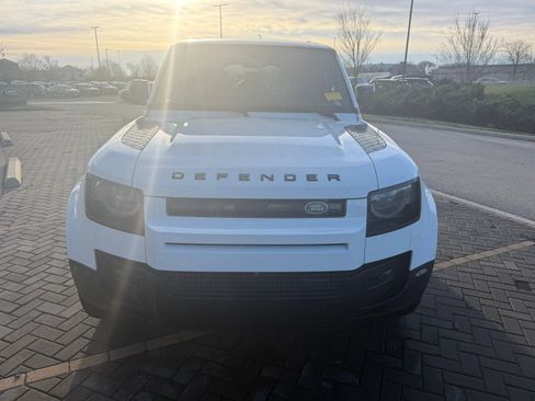 Used 2023 Land Rover Defender 130 X-Dynamic SE image 2