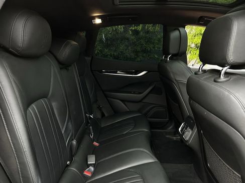 Used 2020 Maserati Levante AWD/4WD image 31