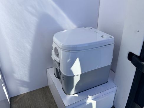 Used 2013 Mercedes-Benz Sprinter 2500 image 30