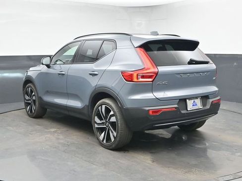 Used 2023 Volvo XC40 B5 Plus w/ Climate Package image 6