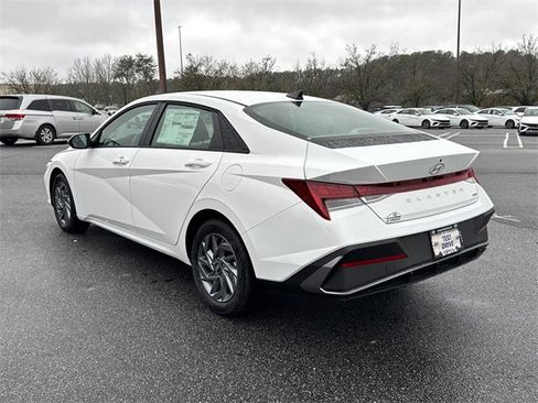 New 2026 Hyundai Elantra Blue image 5