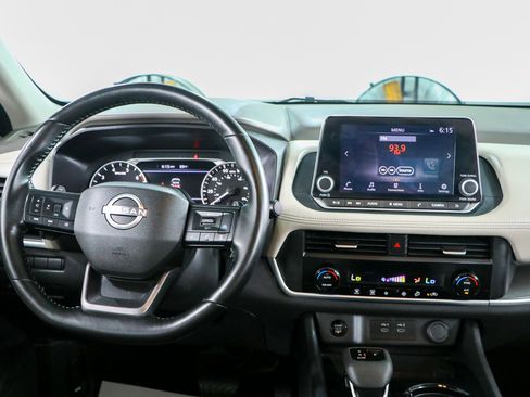 Used 2025 Nissan Rogue SV FWD image 17